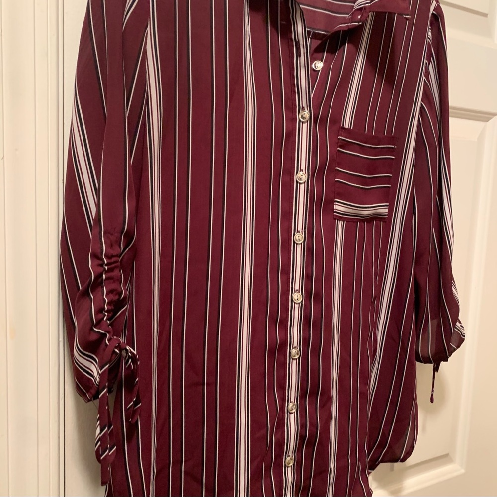 Button down - Picture 2 of 4